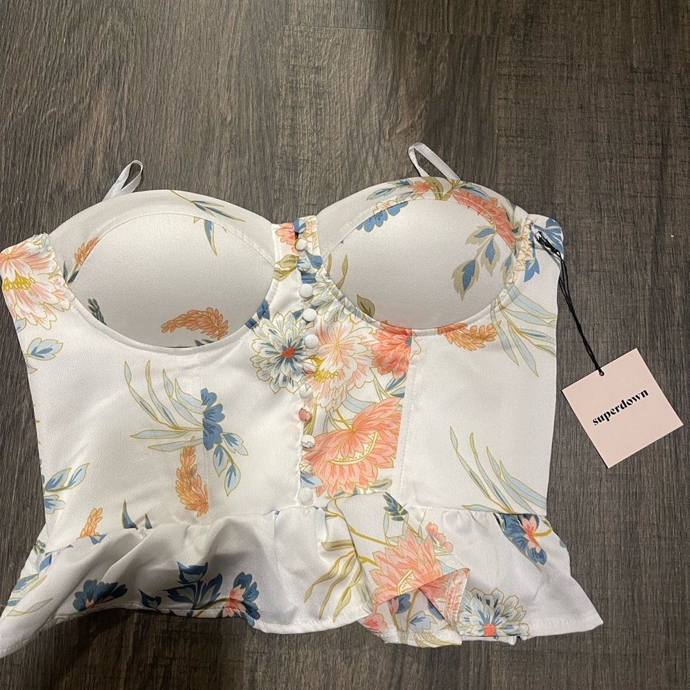 BRAND NWT Superdown Crop Top- beautiful just never fit me!!! - Picture 3 of 3
